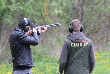 Šaudymas į skriejančias lėkšteles „50 taikinių“