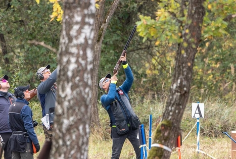 Šaudymas į skriejančias lėkšteles grupei