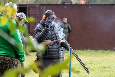 Šaudymas į skriejančias lėkšteles „50 taikinių“