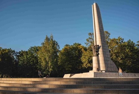 Monument to Steponas Darius and Stasys Girėnas