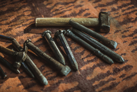 Akmenskaldystės amatas: nuo girnų iki namų statybos tradicijų