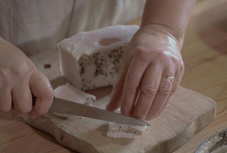 Duona su lašinukais Rūtos Sakalienės sodyboje