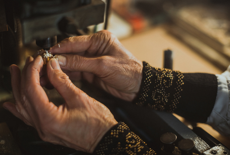 Jewellery design: a special craft for those who are meticulous, patient and creative