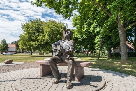 Memorial sculpture to Vytautas Kernagis 