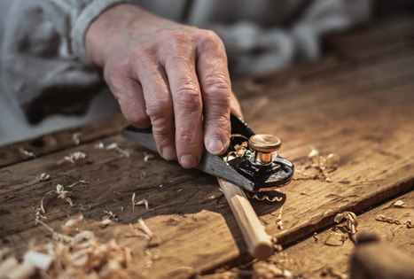 The craft of making musical instruments: musicians who have become artisans