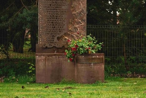 Vladas Dautartas monument