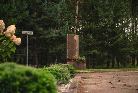 Vladas Dautartas monument