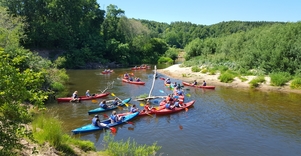 Plaukimas keturviete kanoja