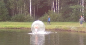 Pasivaikščiojimą vandens burbulu