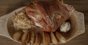 Shank with stewed cabbage