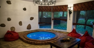 Pirtis su jacuzzi