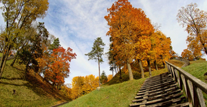 Veliuonos piliakalniai